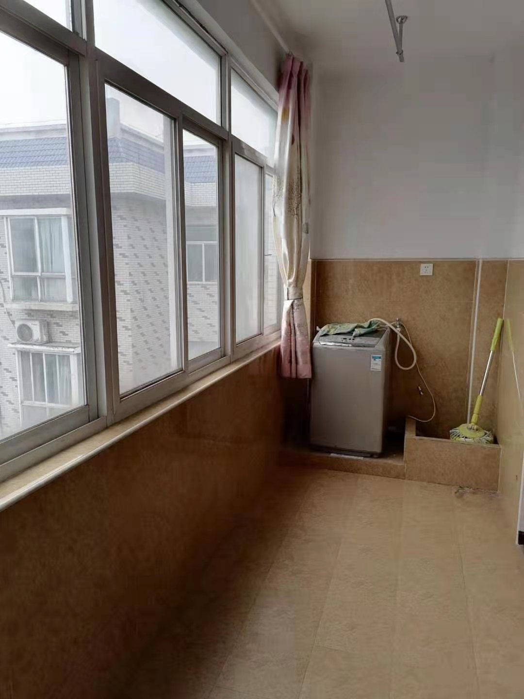 教育小区  3室2厅1卫   2500.00元/月室内图