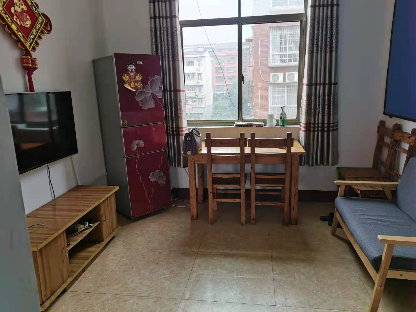 香江花苑 2室1厅1卫 26.8万 香江花苑 2室1厅1卫 26.8万客厅