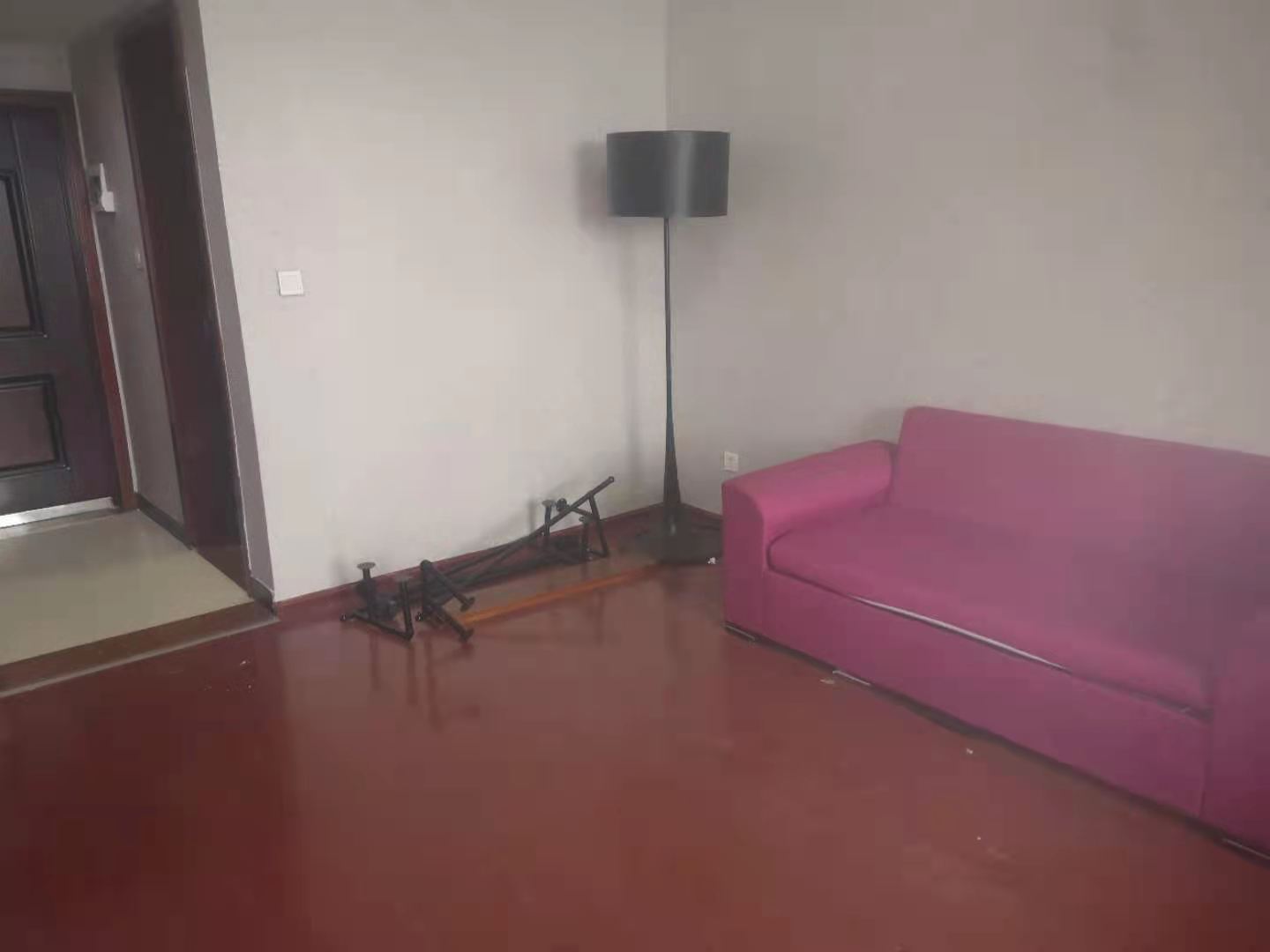 西湖公寓  1室1厅1卫    1500.0元/月 西湖公寓  1室1厅1卫    1500.0元/月室内图