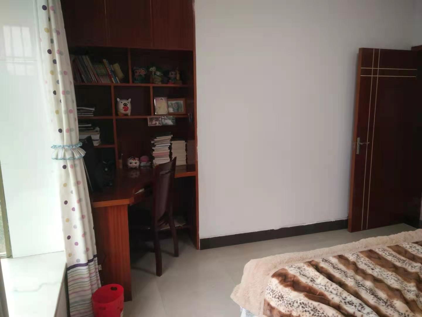 梓山苑小区 3室2厅2卫 66.8万 梓山苑小区 3室2厅2卫 66.8万客厅