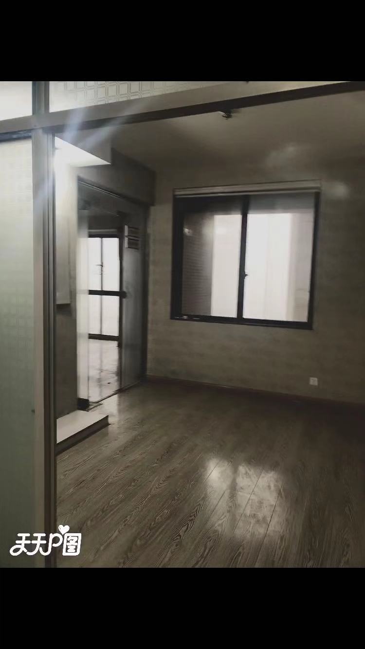 缤纷年华 4室2厅1卫 3200.0元/月 缤纷年华 4室2厅1卫 3200.0元/月室内图