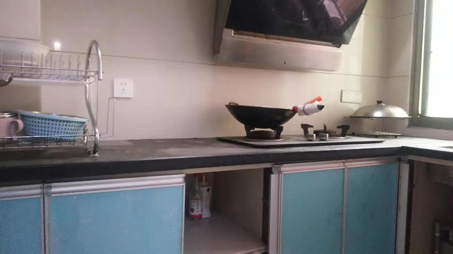 立新长湖安置区(水映豪廷安置房)  3室2厅1卫    1000.0元/月 立新长湖安置区(水映豪廷安置房)  3室2厅1卫    1000.0元/月室内图