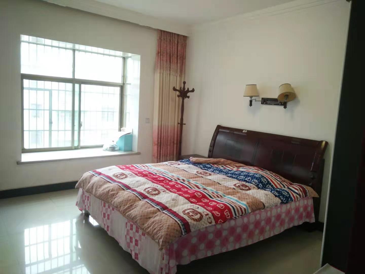 梓山苑小区 3室2厅2卫 66.8万 梓山苑小区 3室2厅2卫 66.8万客厅