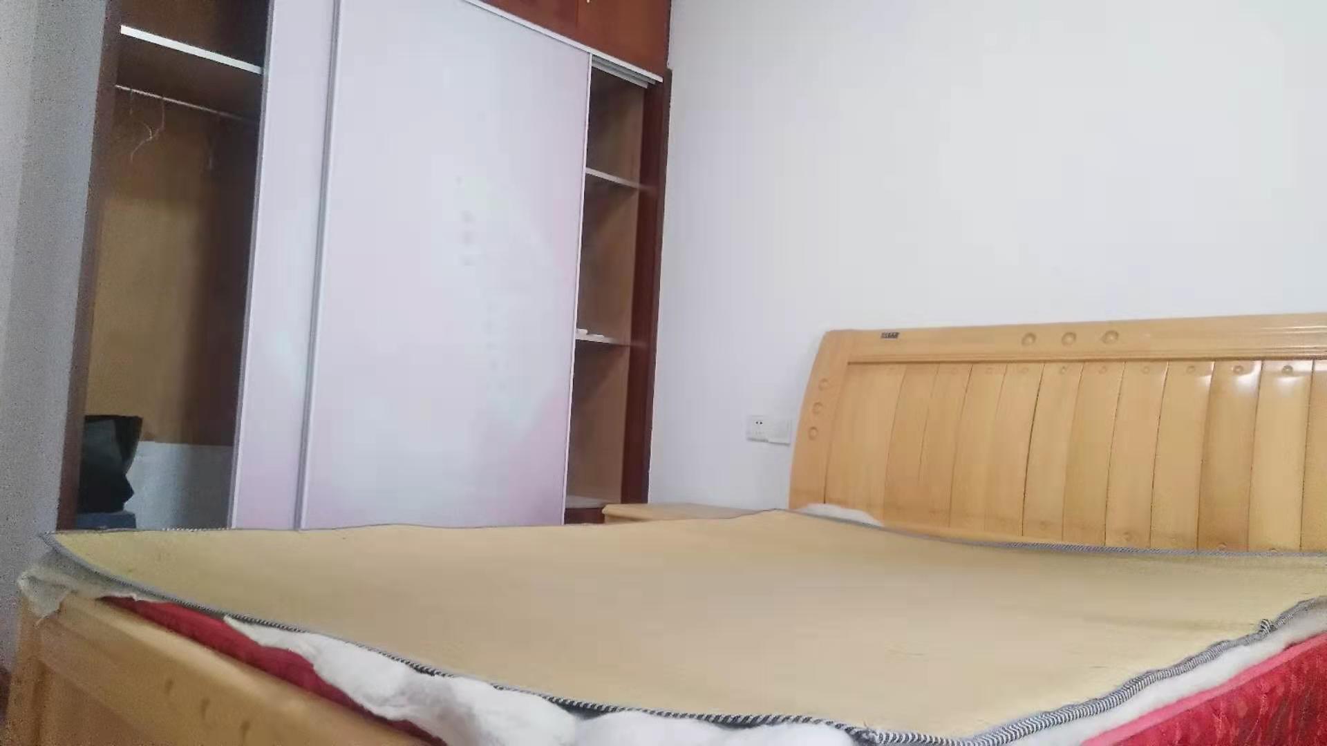 立新长湖安置区(水映豪廷安置房)  3室2厅1卫    1000.0元/月 立新长湖安置区(水映豪廷安置房)  3室2厅1卫    1000.0元/月室内图