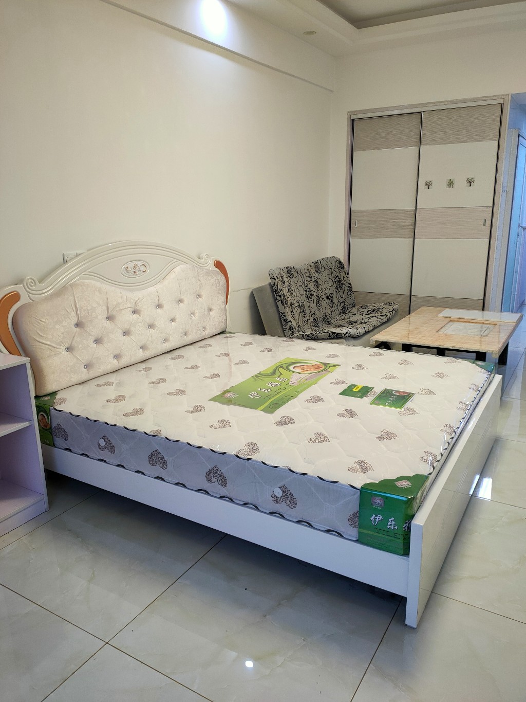 世纪星华庭  2室2厅1卫   2400.00元/月 世纪星华庭  2室2厅1卫   2400.00元/月室内图