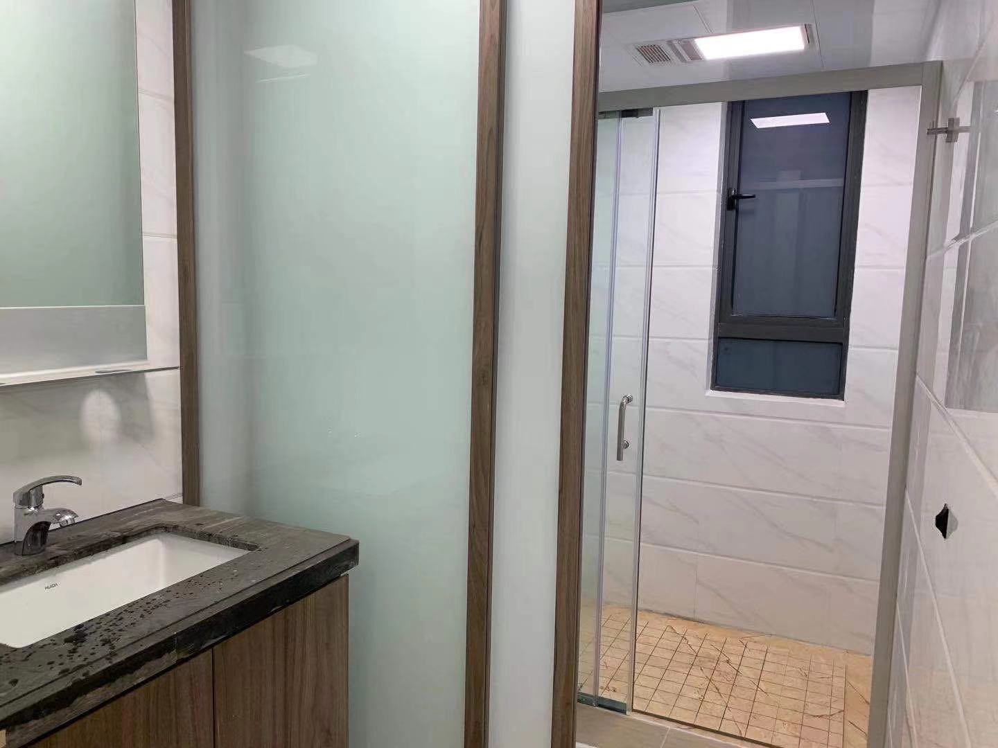 碧桂园梓山府 3室2厅2卫 100.0万 碧桂园梓山府 3室2厅2卫 100.0万卫生间