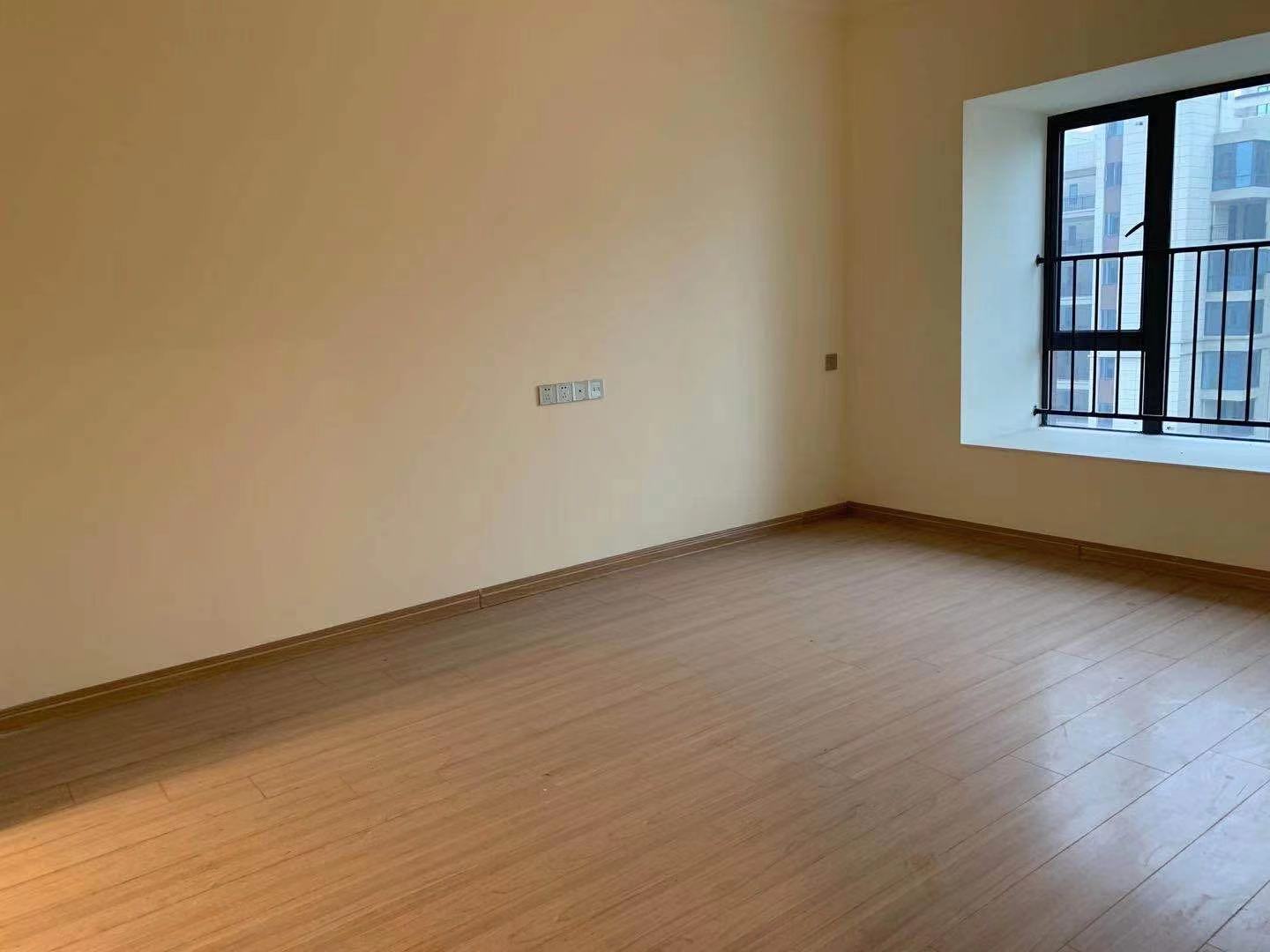 碧桂园梓山府 3室2厅2卫 100.0万 碧桂园梓山府 3室2厅2卫 100.0万卧室