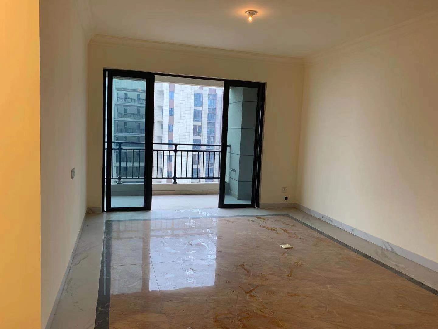 碧桂园梓山府 3室2厅2卫 100.0万 碧桂园梓山府 3室2厅2卫 100.0万客厅