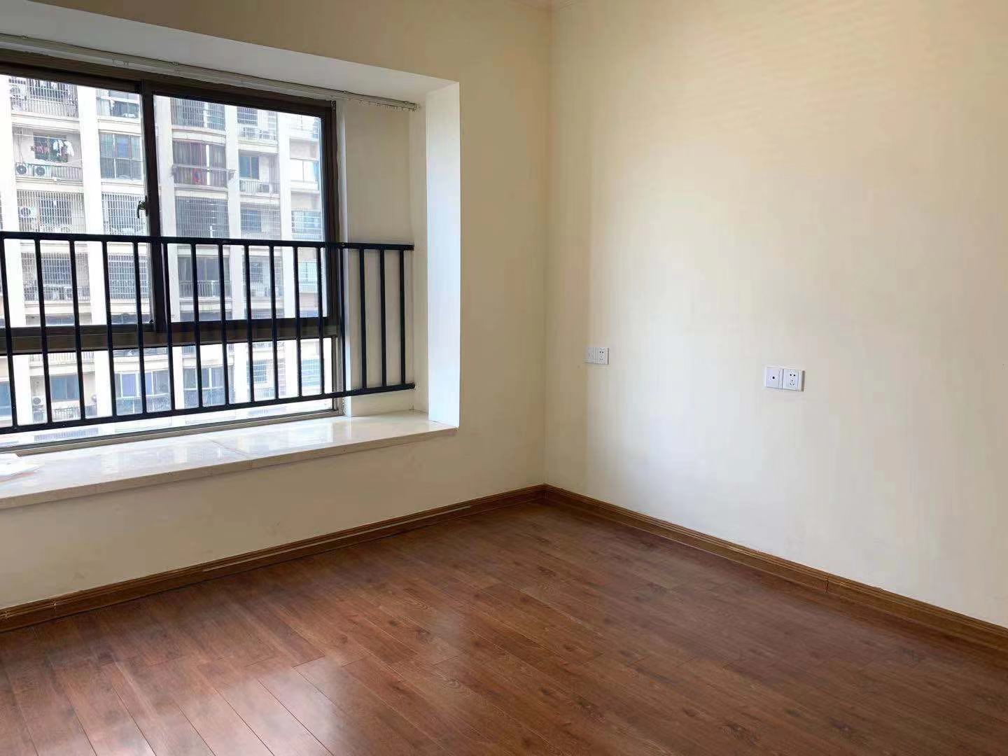 碧桂园梓山府 3室2厅2卫 100.0万 碧桂园梓山府 3室2厅2卫 100.0万卧室