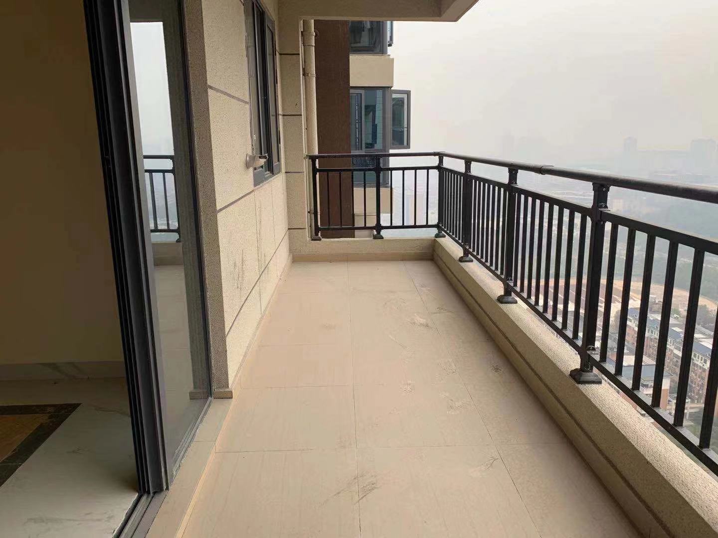 碧桂园梓山府  3室2厅2卫    100.0万客厅