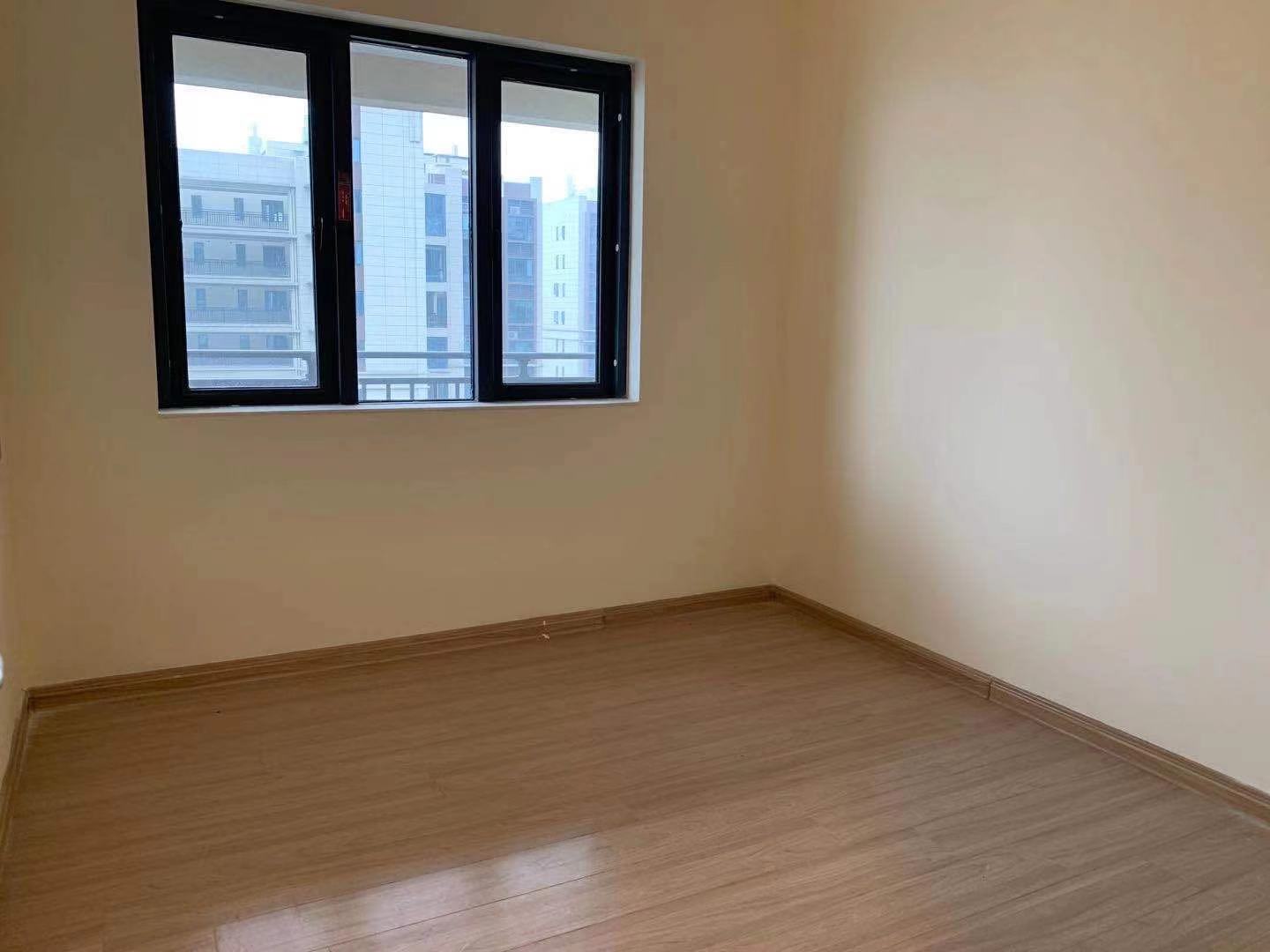 碧桂园梓山府 3室2厅2卫 100.0万 碧桂园梓山府 3室2厅2卫 100.0万卧室