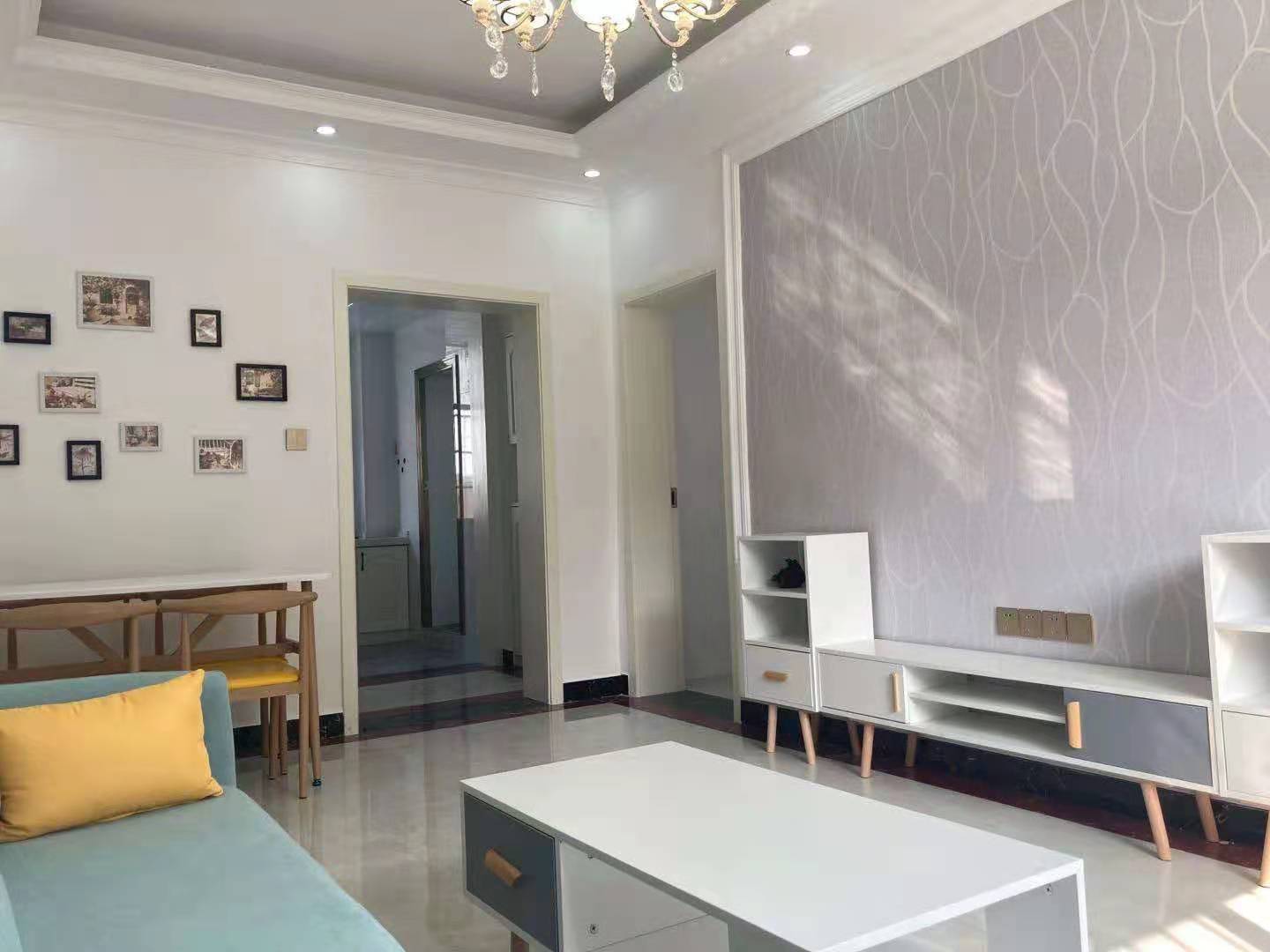 橡胶机家属区  2室1厅1卫    34.8万 橡胶机家属区  2室1厅1卫    34.8万客厅