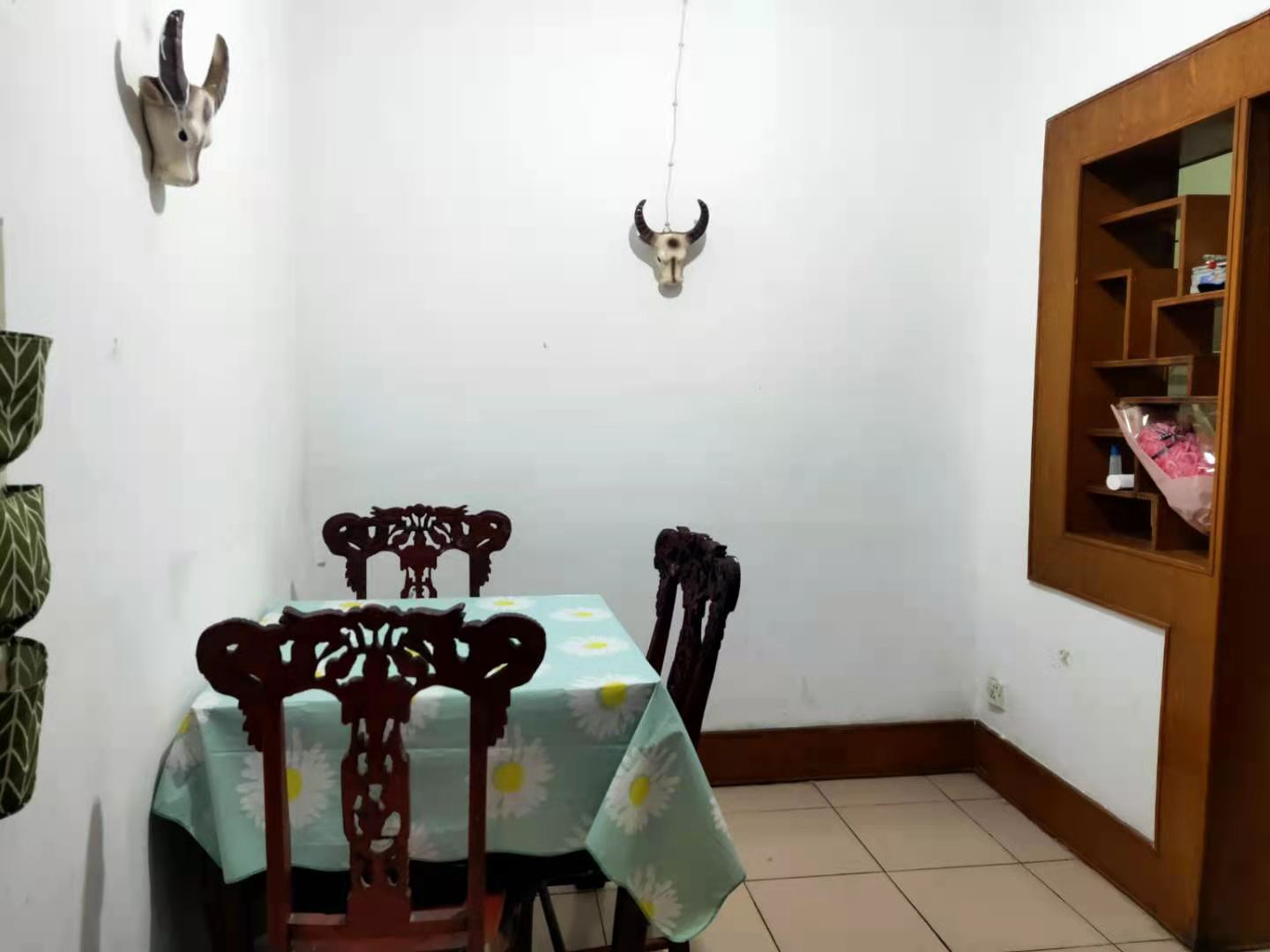 康富路桃花仑工商银行家属区 2室2厅1卫 600.0元/月 康富路桃花仑工商银行家属区 2室2厅1卫 600.0元/月室内图