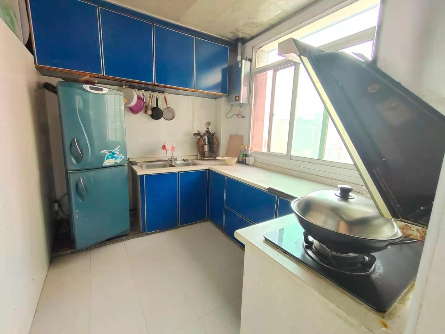 曲兰庭苑 3室2厅2卫 2400.0元/月 曲兰庭苑 3室2厅2卫 2400.0元/月室内图