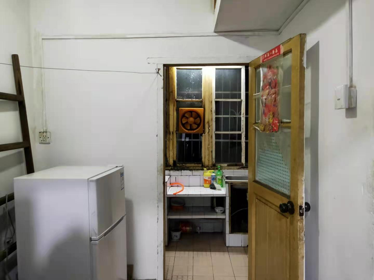 康富路桃花仑工商银行家属区 2室2厅1卫 600.0元/月 康富路桃花仑工商银行家属区 2室2厅1卫 600.0元/月室内图