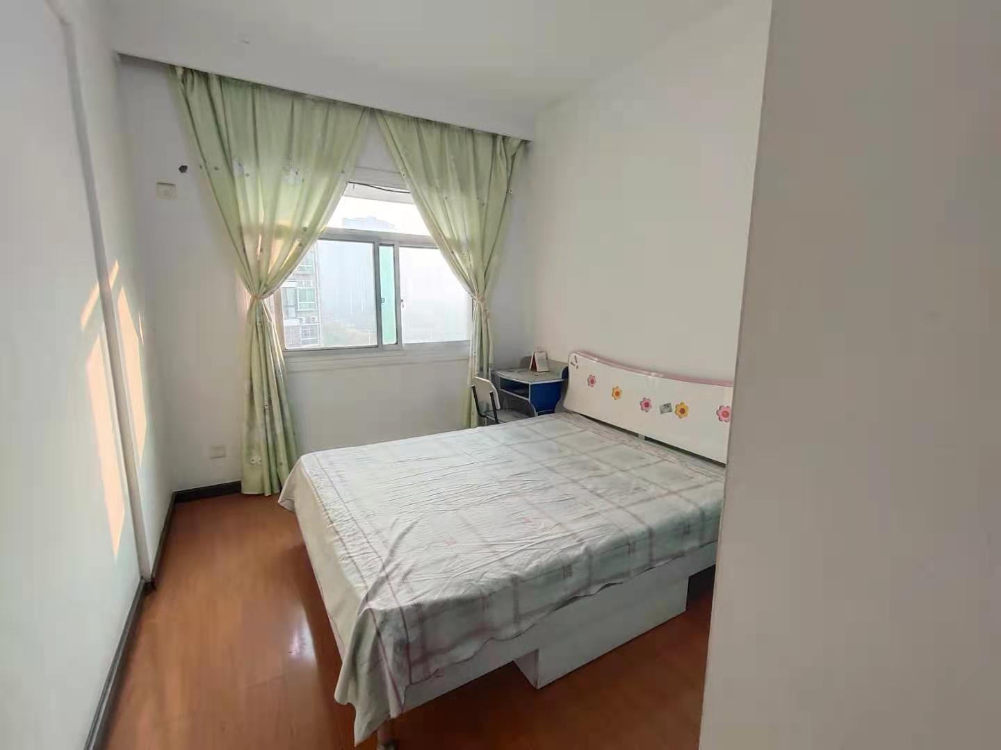 曲兰庭苑 3室2厅2卫 2400.0元/月 曲兰庭苑 3室2厅2卫 2400.0元/月室内图