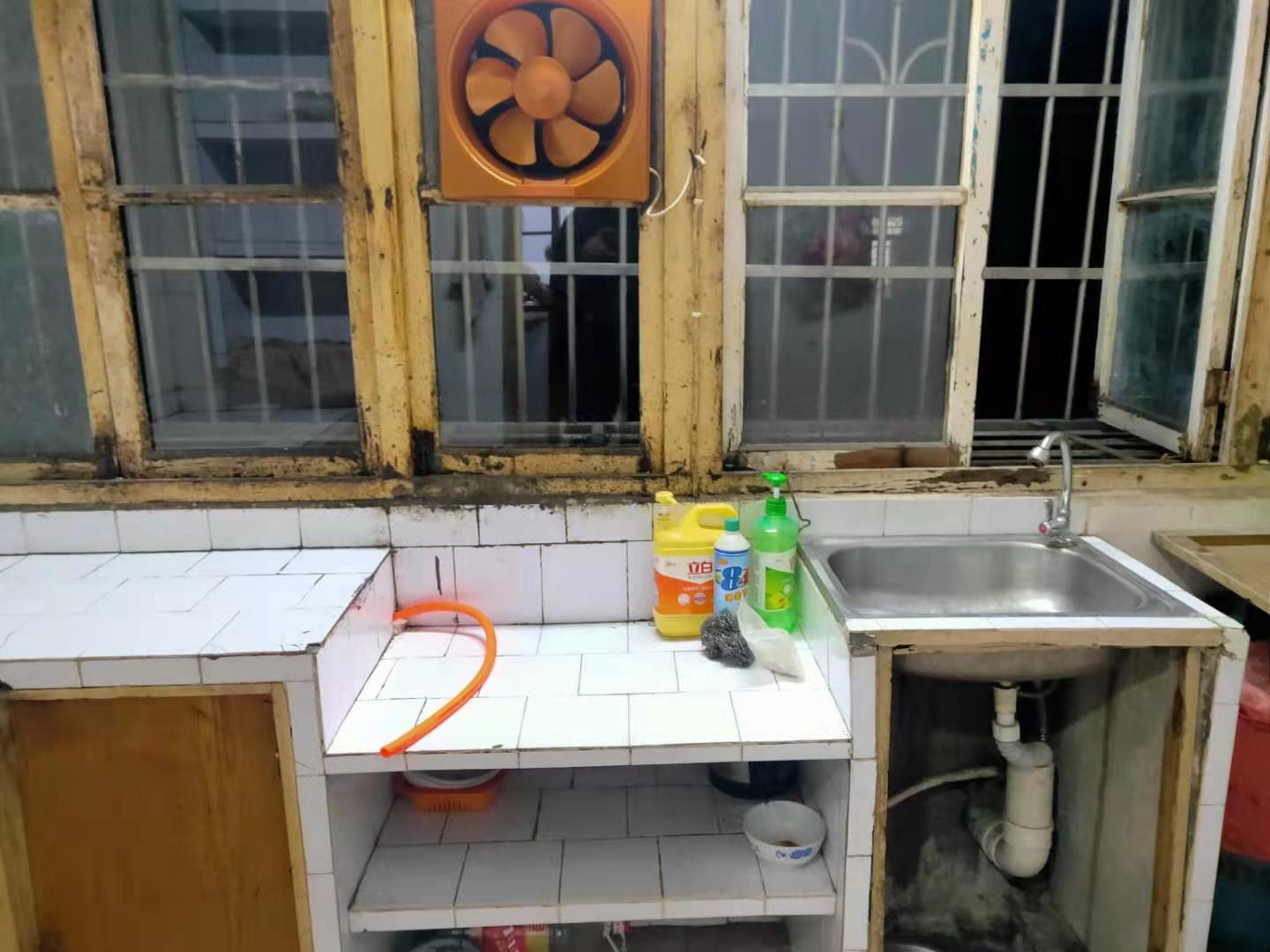 康富路桃花仑工商银行家属区 2室2厅1卫 600.0元/月 康富路桃花仑工商银行家属区 2室2厅1卫 600.0元/月小区图