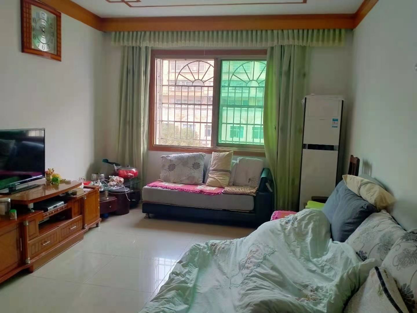 大海塘村  2室2厅1卫    39.8万 大海塘村  2室2厅1卫    39.8万客厅