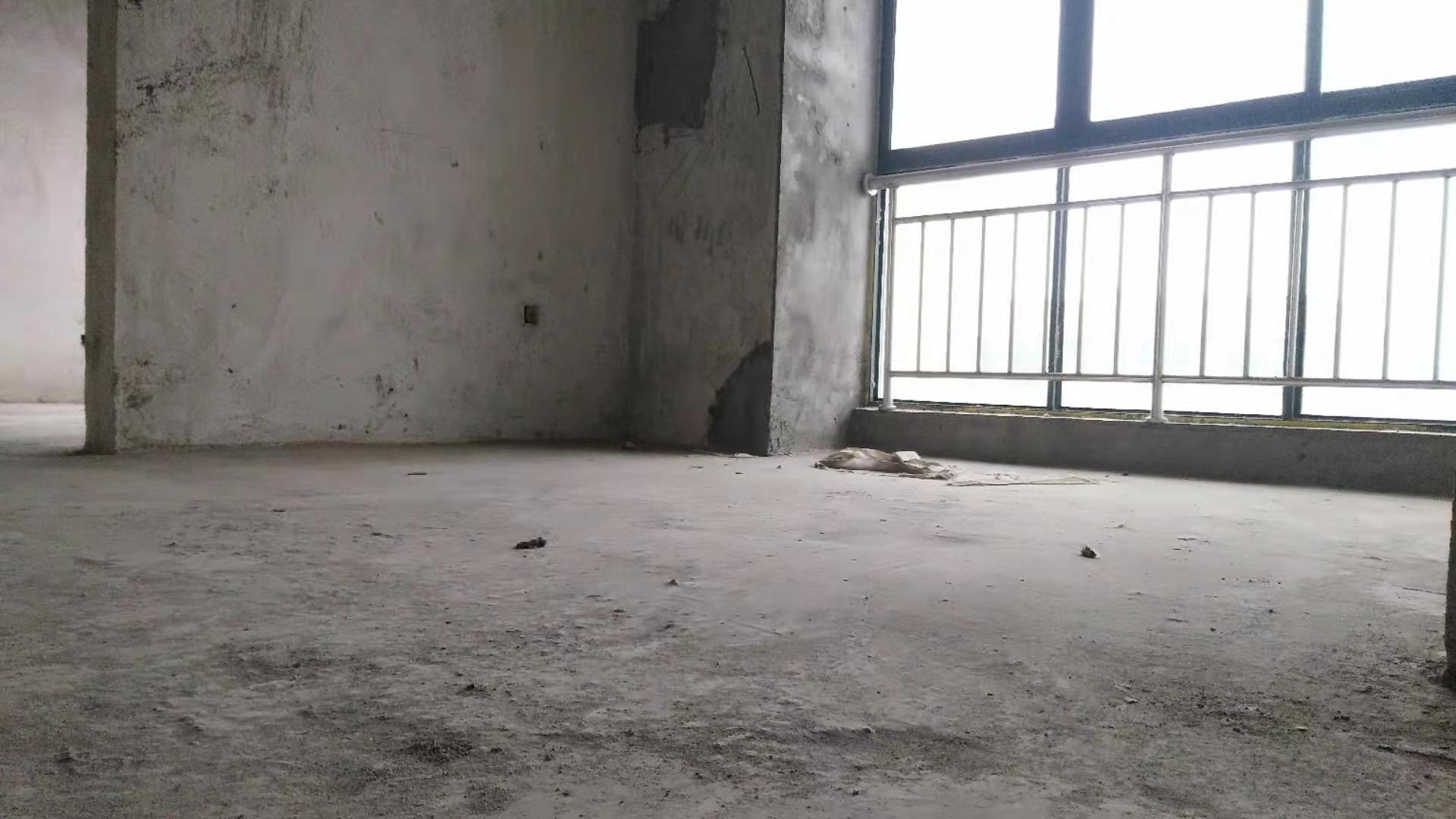 水映豪廷（一，二，三期）  5室2厅2卫   95.00万客厅