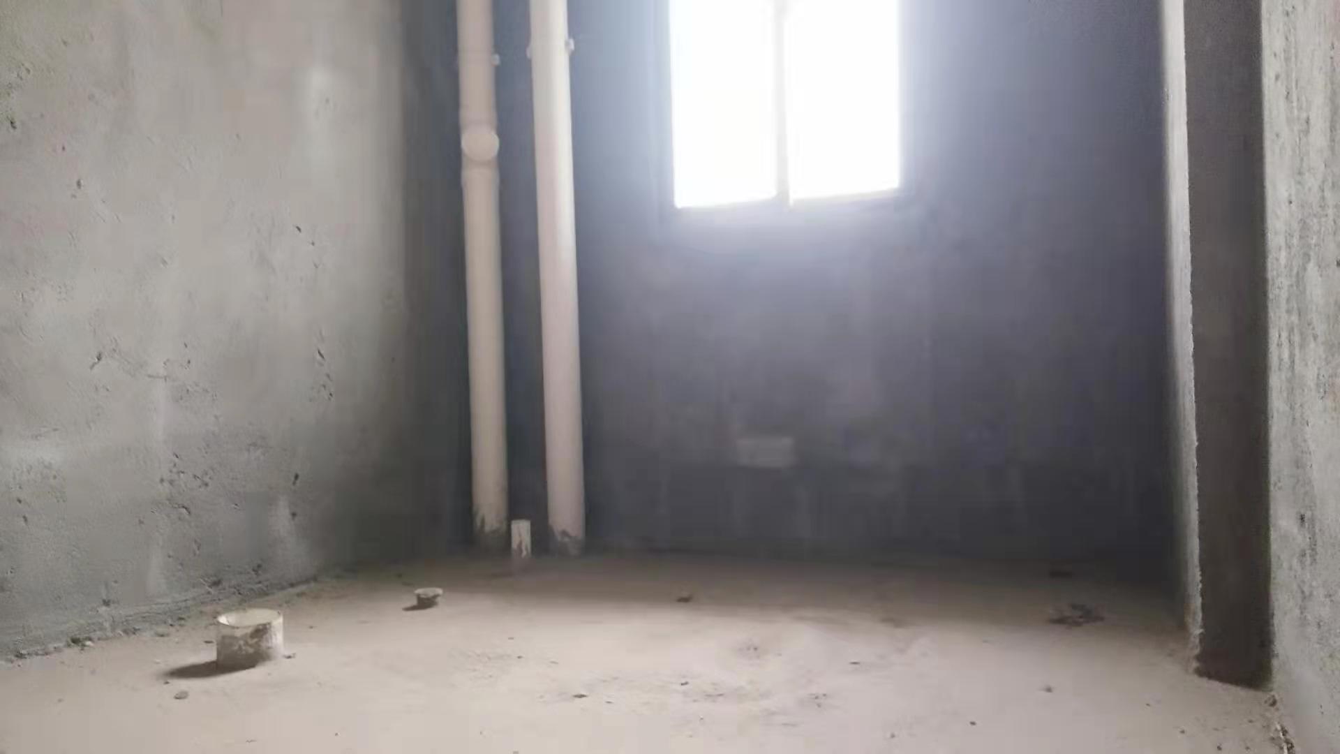 水映豪廷（一，二，三期）  5室2厅2卫   95.00万
