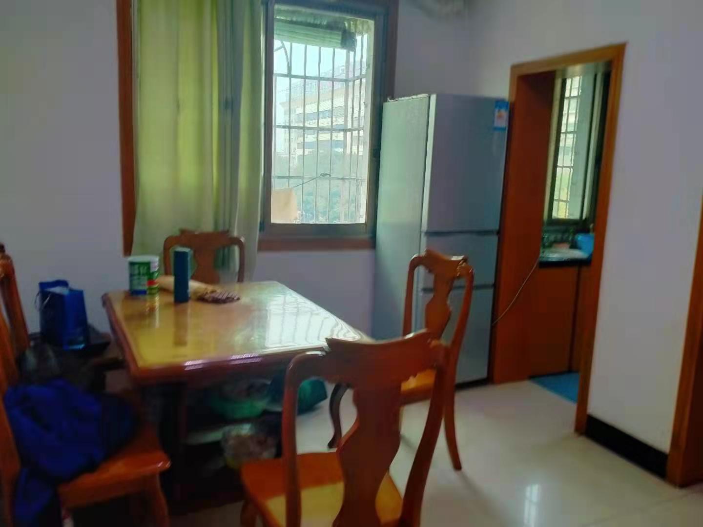 大海塘村  2室2厅1卫    39.8万 大海塘村  2室2厅1卫    39.8万客厅