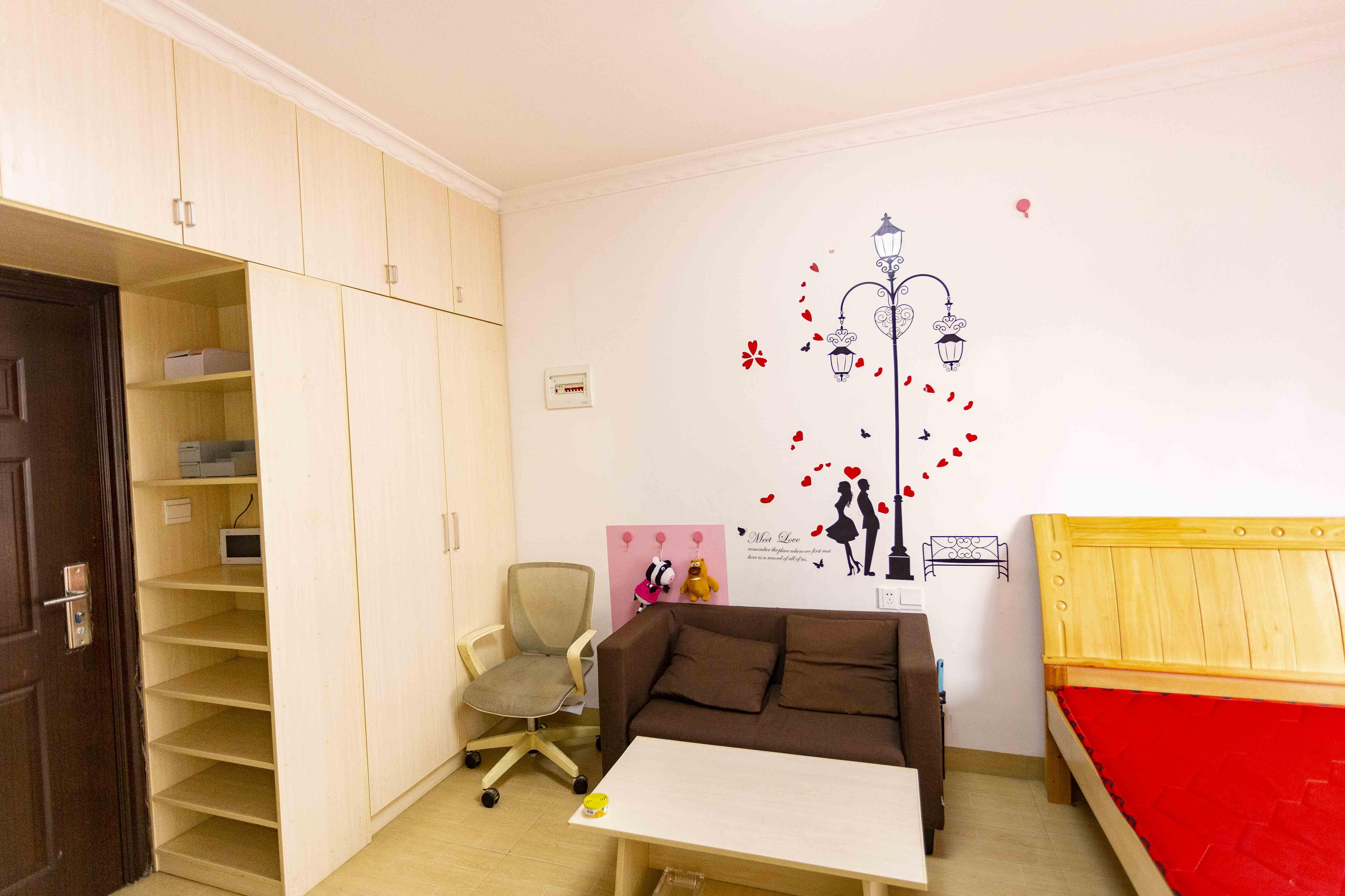 滨江花园  1室1厅1卫    25.0万客厅