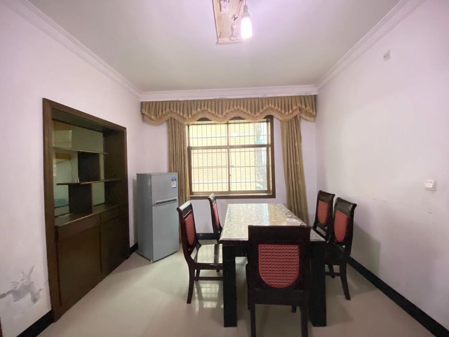 平安花苑 3室2厅2卫 1600.00元/月 平安花苑 3室2厅2卫 1600.00元/月室内图