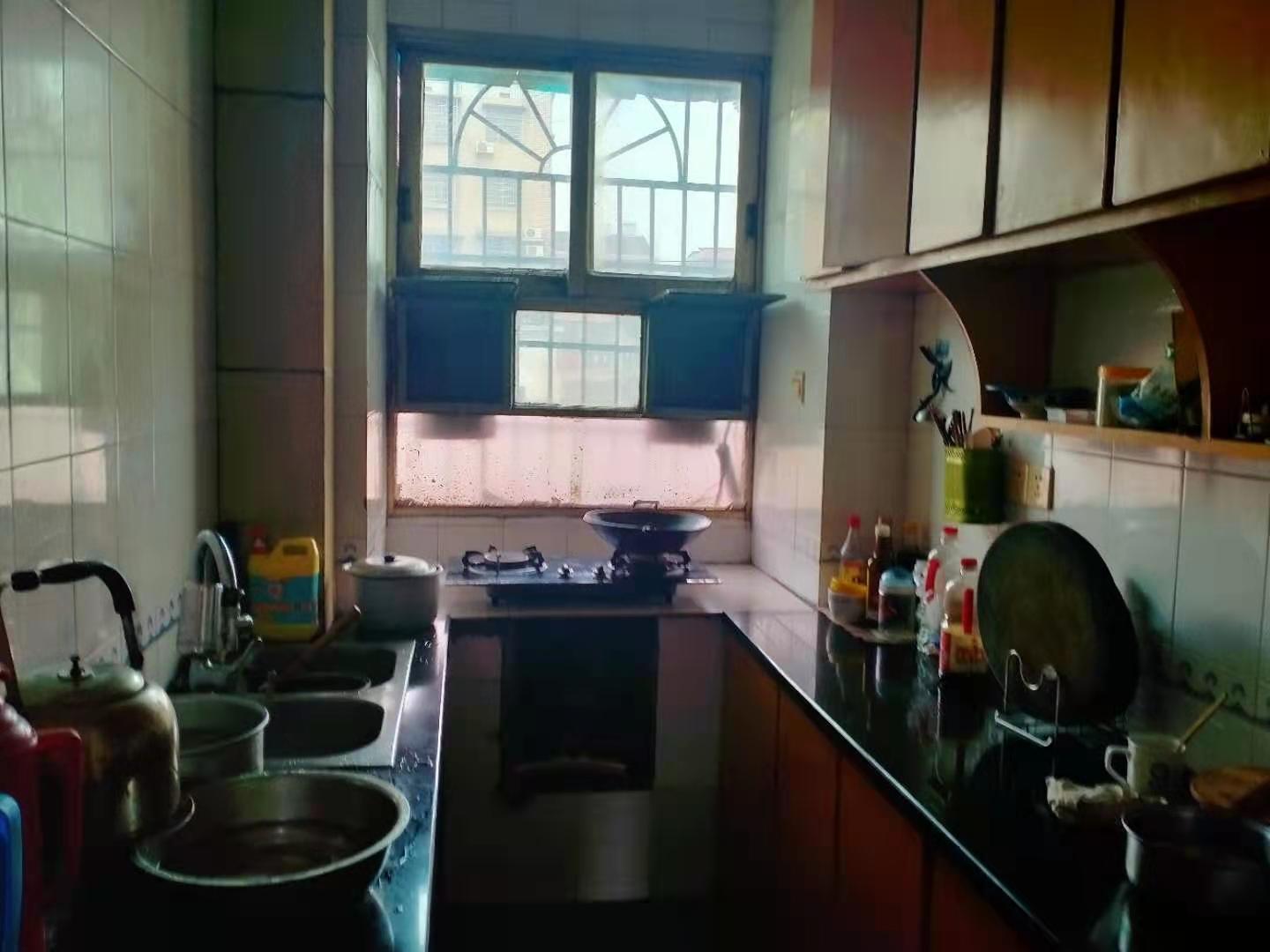 大海塘村  2室2厅1卫    39.8万客厅