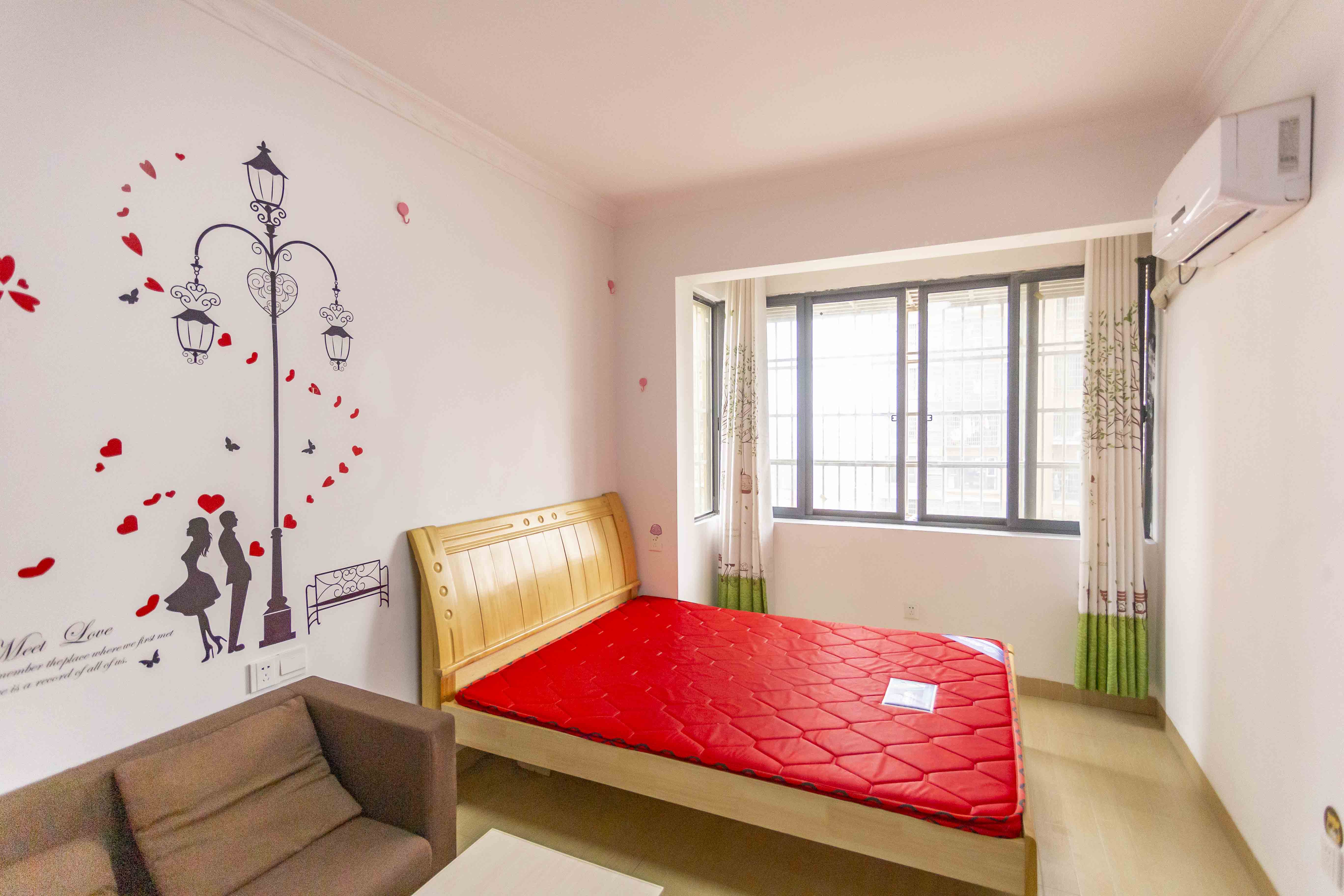 滨江花园  1室1厅1卫    25.0万客厅