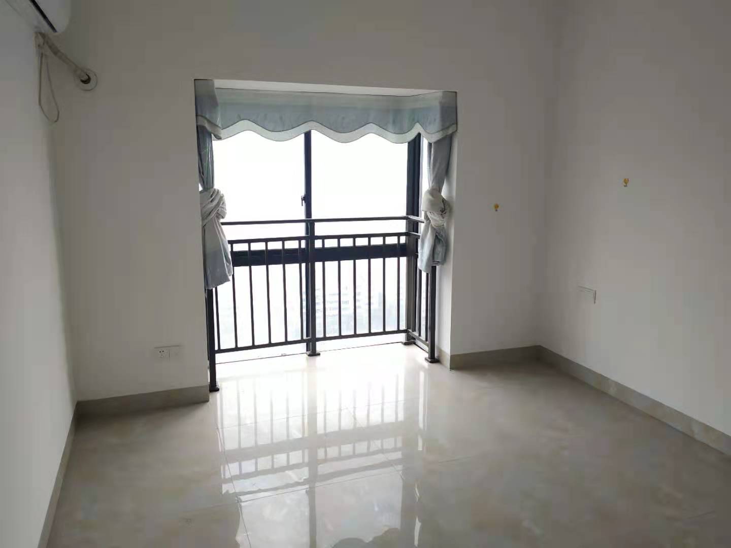 益秀园 4室2厅2卫 2500.00元/月 益秀园 4室2厅2卫 2500.00元/月室内图