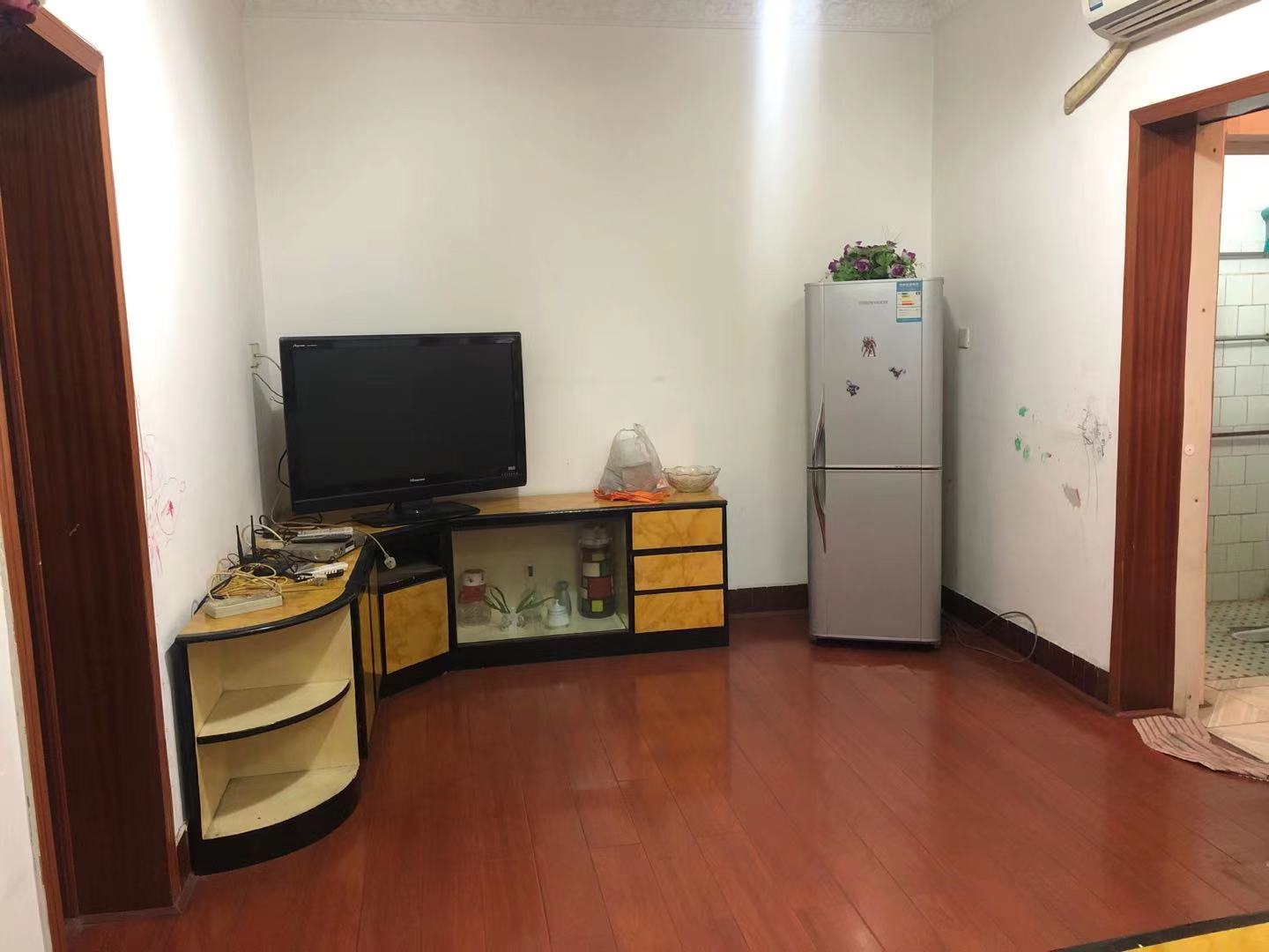 人民中路 2室2厅1卫 900.0元/月 人民中路 2室2厅1卫 900.0元/月室内图