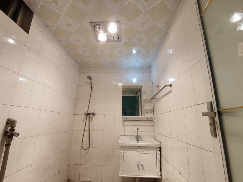 南湖锦苑 1室1厅1卫 1700.0元/月 南湖锦苑 1室1厅1卫 1700.0元/月室内图