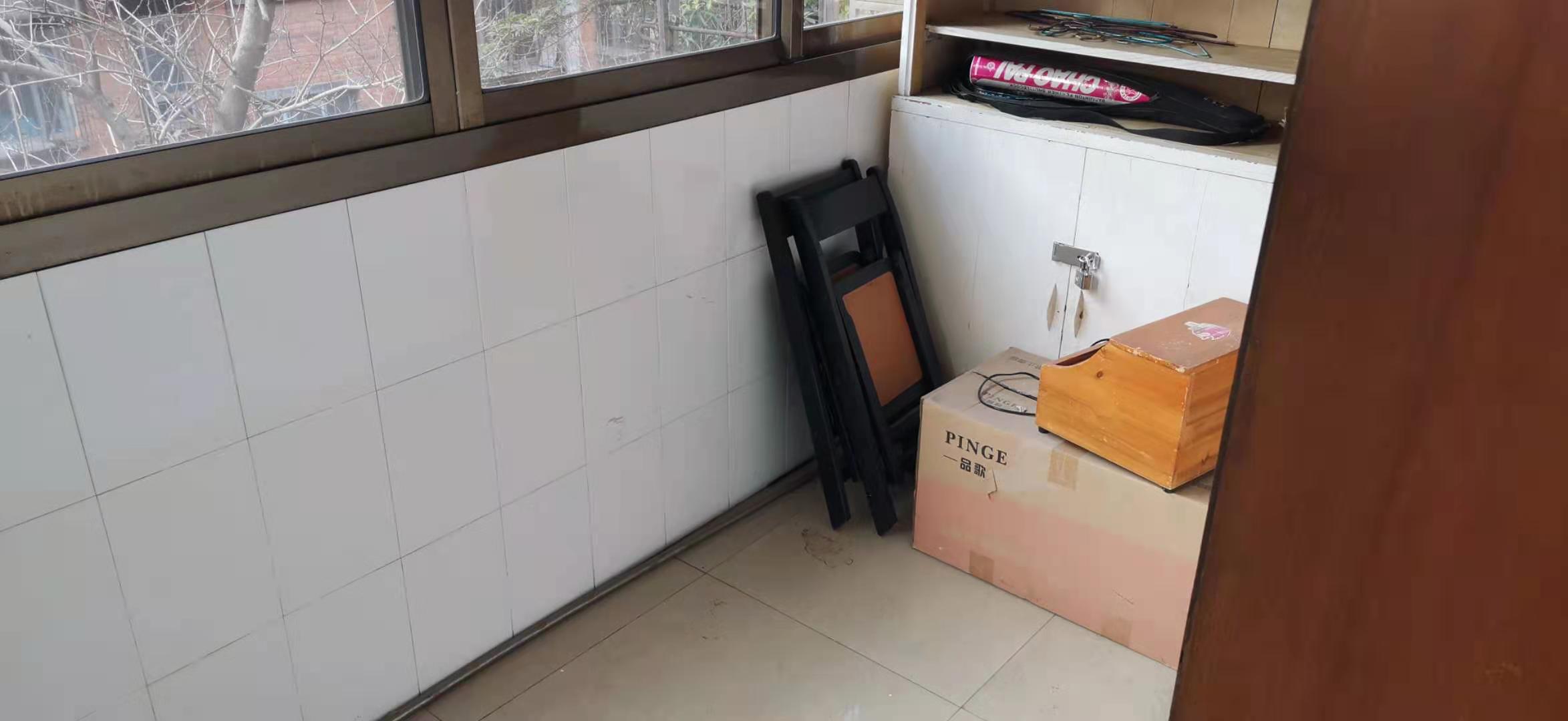 益缝小区  2室2厅1卫    24.8万阳台