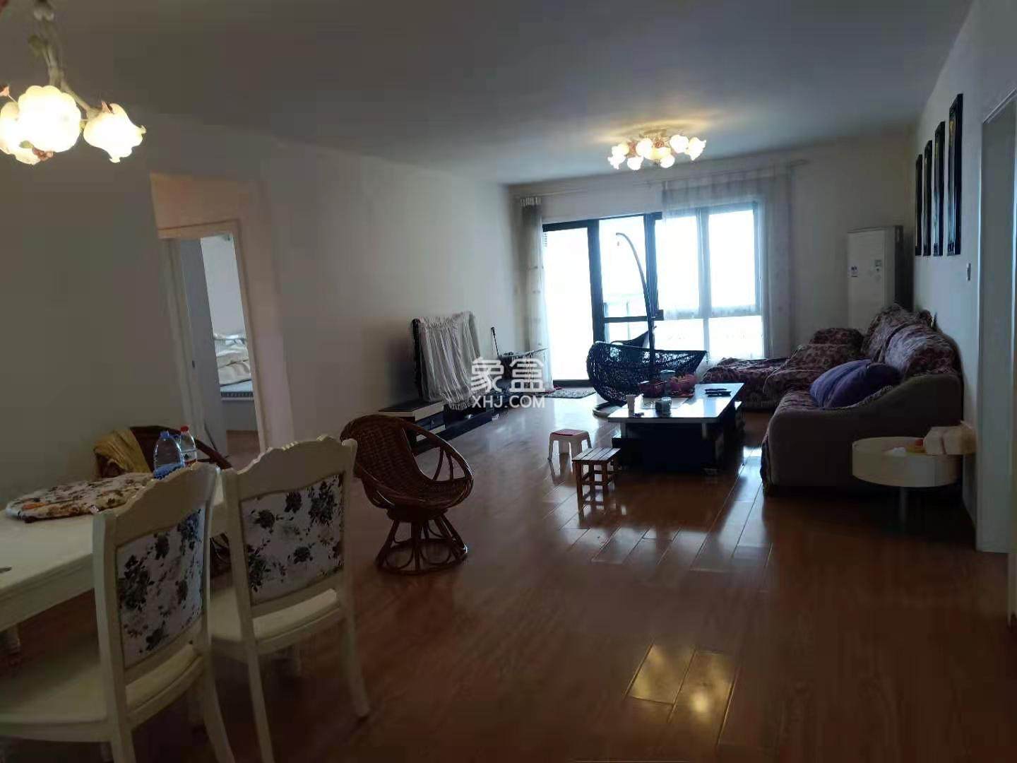 南湖国际2期  4室2厅2卫    350.0万