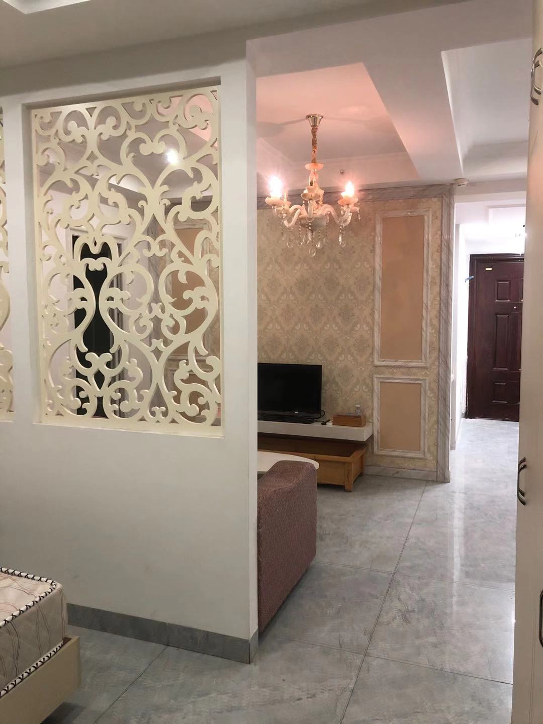 万籁酒店  1室1厅1卫    1700.0元/月 万籁酒店  1室1厅1卫    1700.0元/月室内图