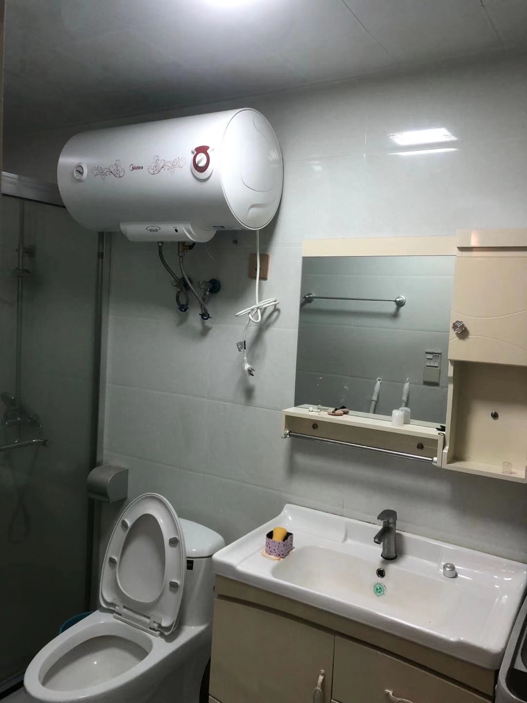 万籁酒店  1室1厅1卫    1700.0元/月 万籁酒店  1室1厅1卫    1700.0元/月室内图