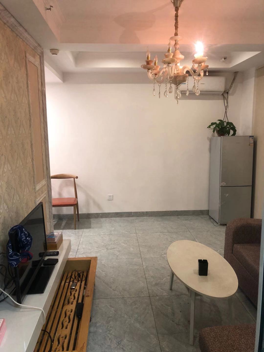 万籁酒店  1室1厅1卫    1700.0元/月 万籁酒店  1室1厅1卫    1700.0元/月室内图