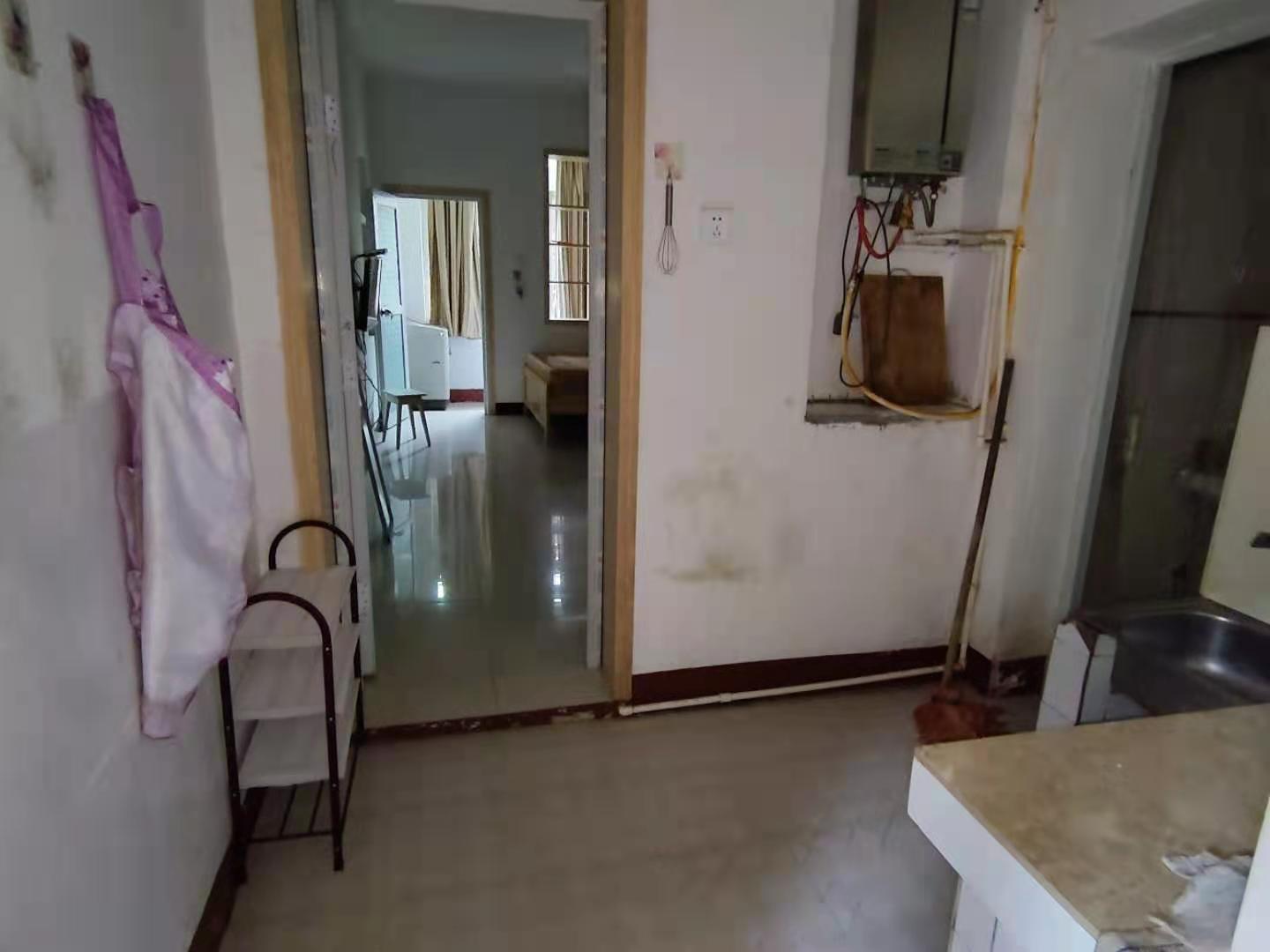 601罗家冲 1室1厅1卫 600.00元/月 601罗家冲 1室1厅1卫 600.00元/月室内图