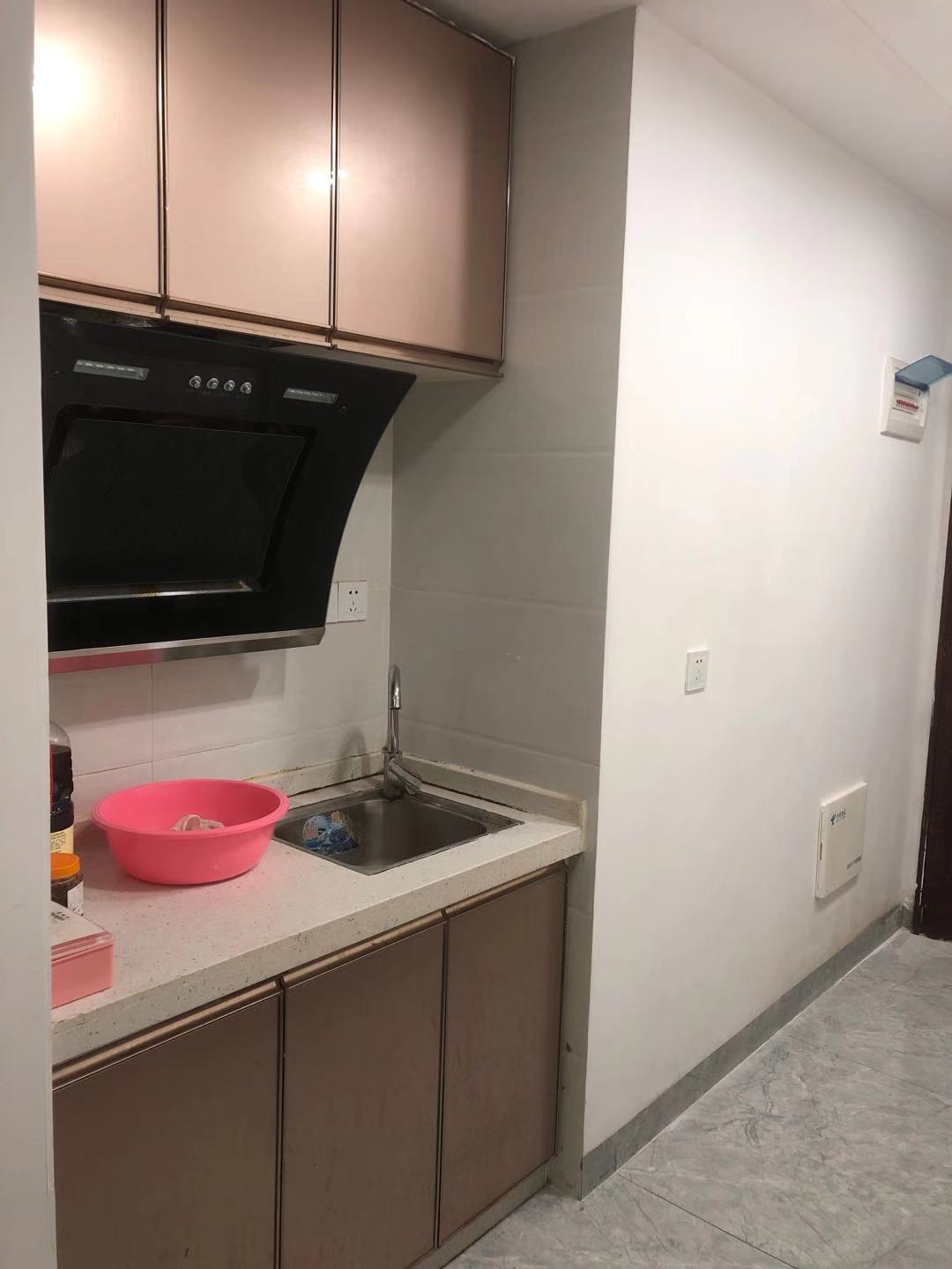 万籁酒店  1室1厅1卫    1700.0元/月 万籁酒店  1室1厅1卫    1700.0元/月室内图