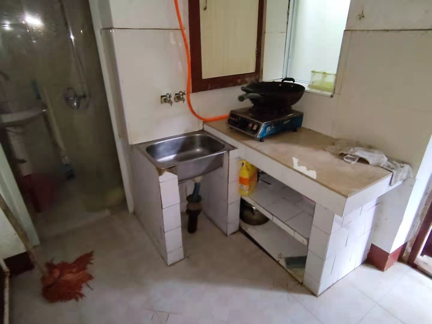 601罗家冲 1室1厅1卫 600.00元/月 601罗家冲 1室1厅1卫 600.00元/月室内图