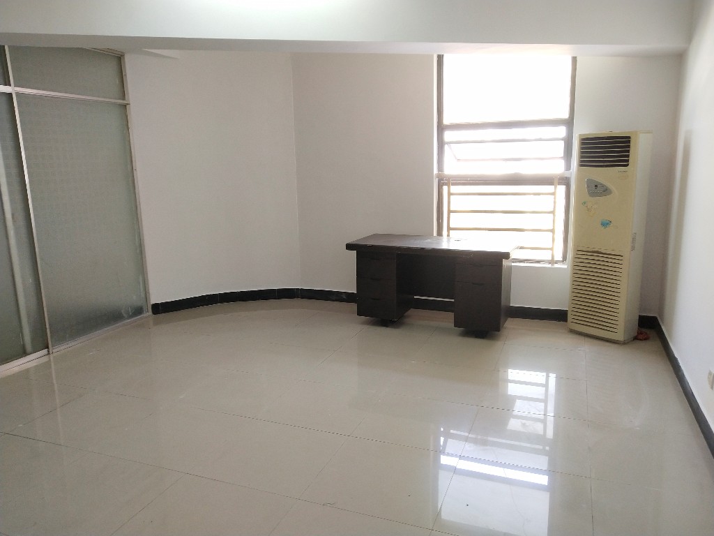 中房电脑大市场 1室1厅1卫 800.0元/月 中房电脑大市场 1室1厅1卫 800.0元/月室内图