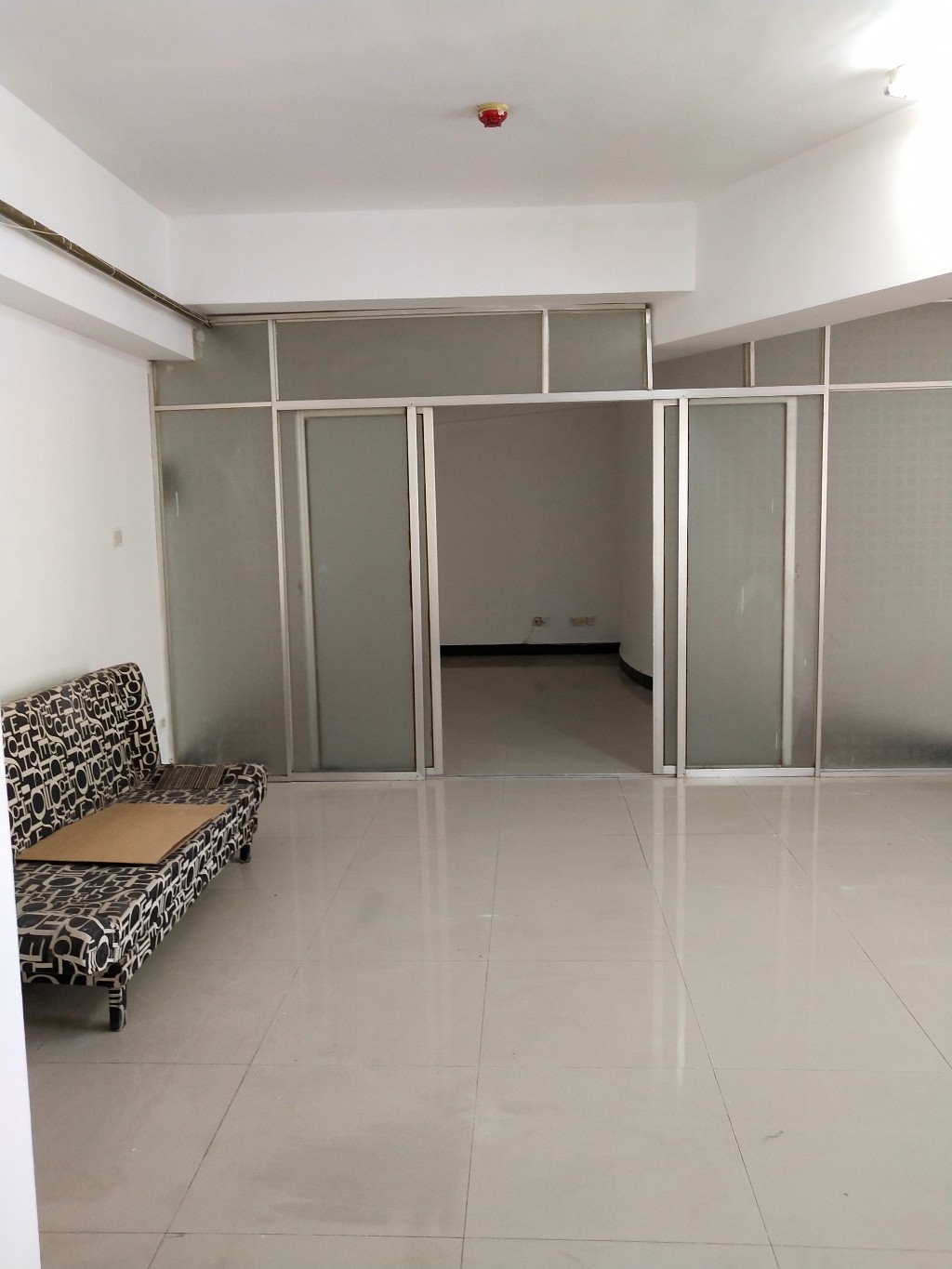 中房电脑大市场 1室1厅1卫 800.0元/月 中房电脑大市场 1室1厅1卫 800.0元/月室内图