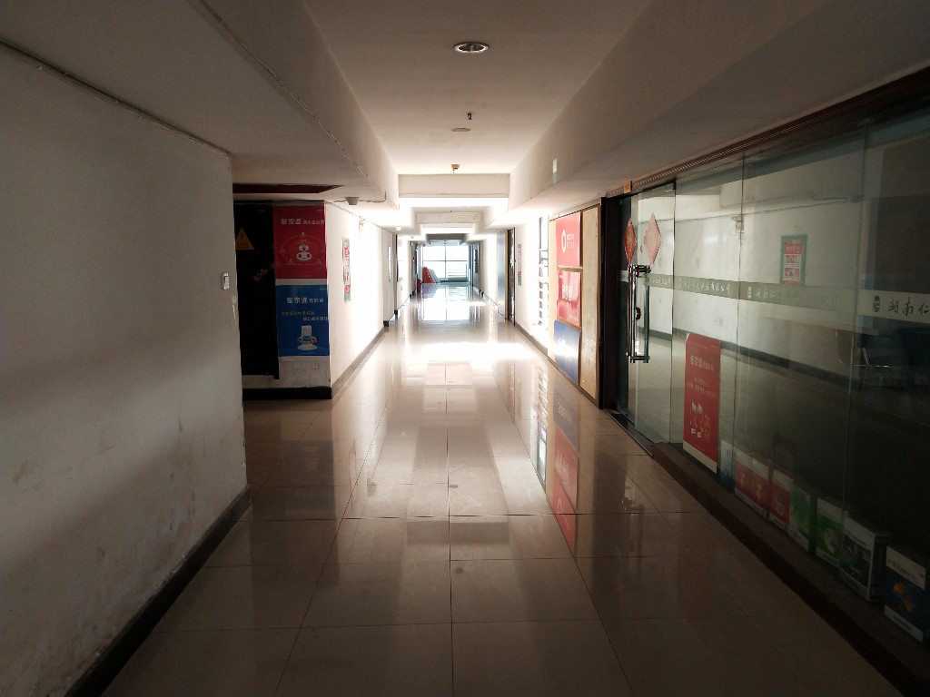 中房电脑大市场 1室1厅1卫 800.0元/月 中房电脑大市场 1室1厅1卫 800.0元/月室内图