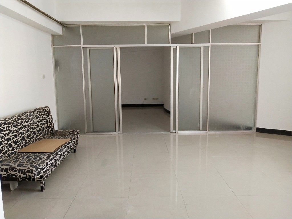 中房电脑大市场 1室1厅1卫 800.0元/月 中房电脑大市场 1室1厅1卫 800.0元/月室内图