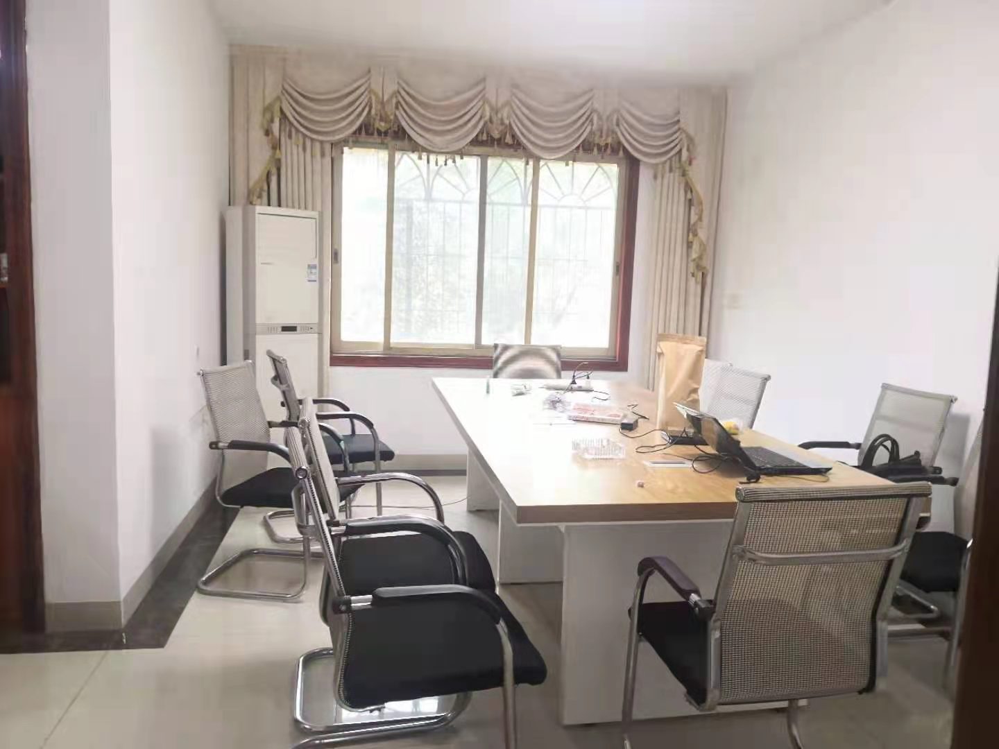 6415 3室2厅1卫 50.0万 6415 3室2厅1卫 50.0万客厅