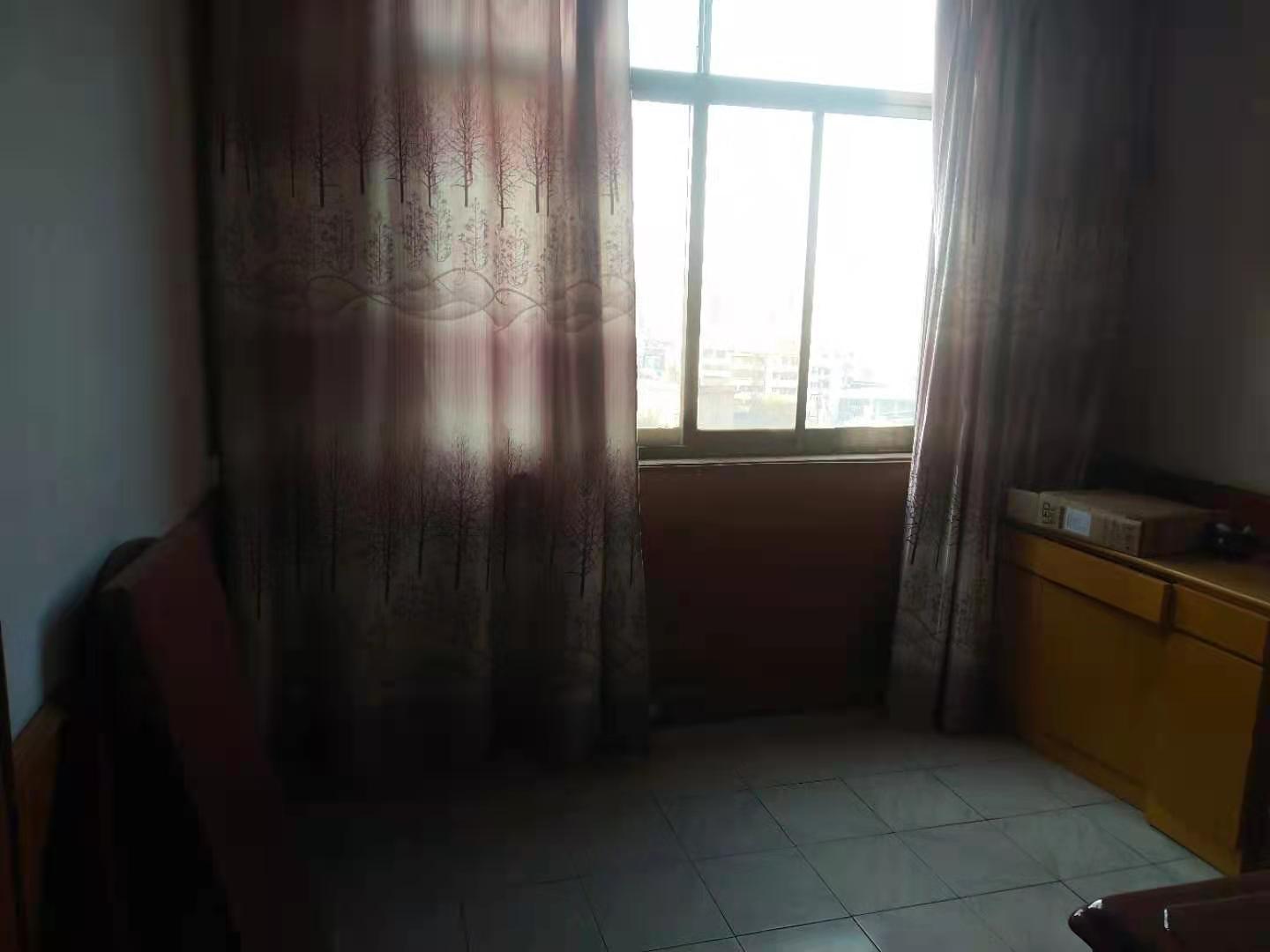 颐园小区 3室2厅1卫 45.0万 颐园小区 3室2厅1卫 45.0万卧室