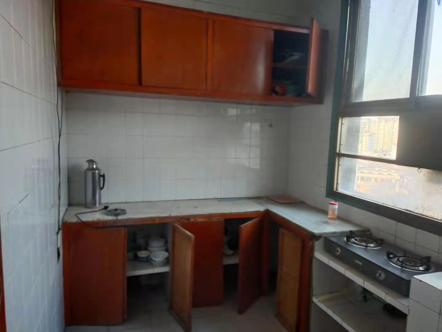 颐园小区 3室2厅1卫 45.0万 颐园小区 3室2厅1卫 45.0万卧室