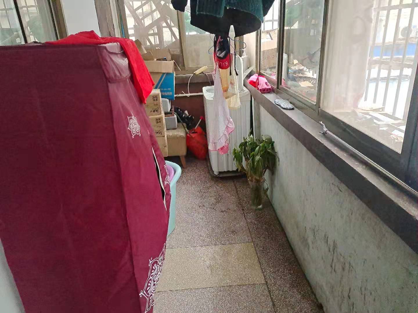 赫山公路局单位房 2室2厅1卫 32.8万 赫山公路局单位房 2室2厅1卫 32.8万客厅