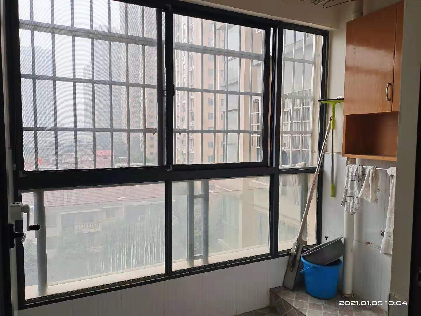 勤诚达新界  4室2厅1卫    2300.0元/月室内图