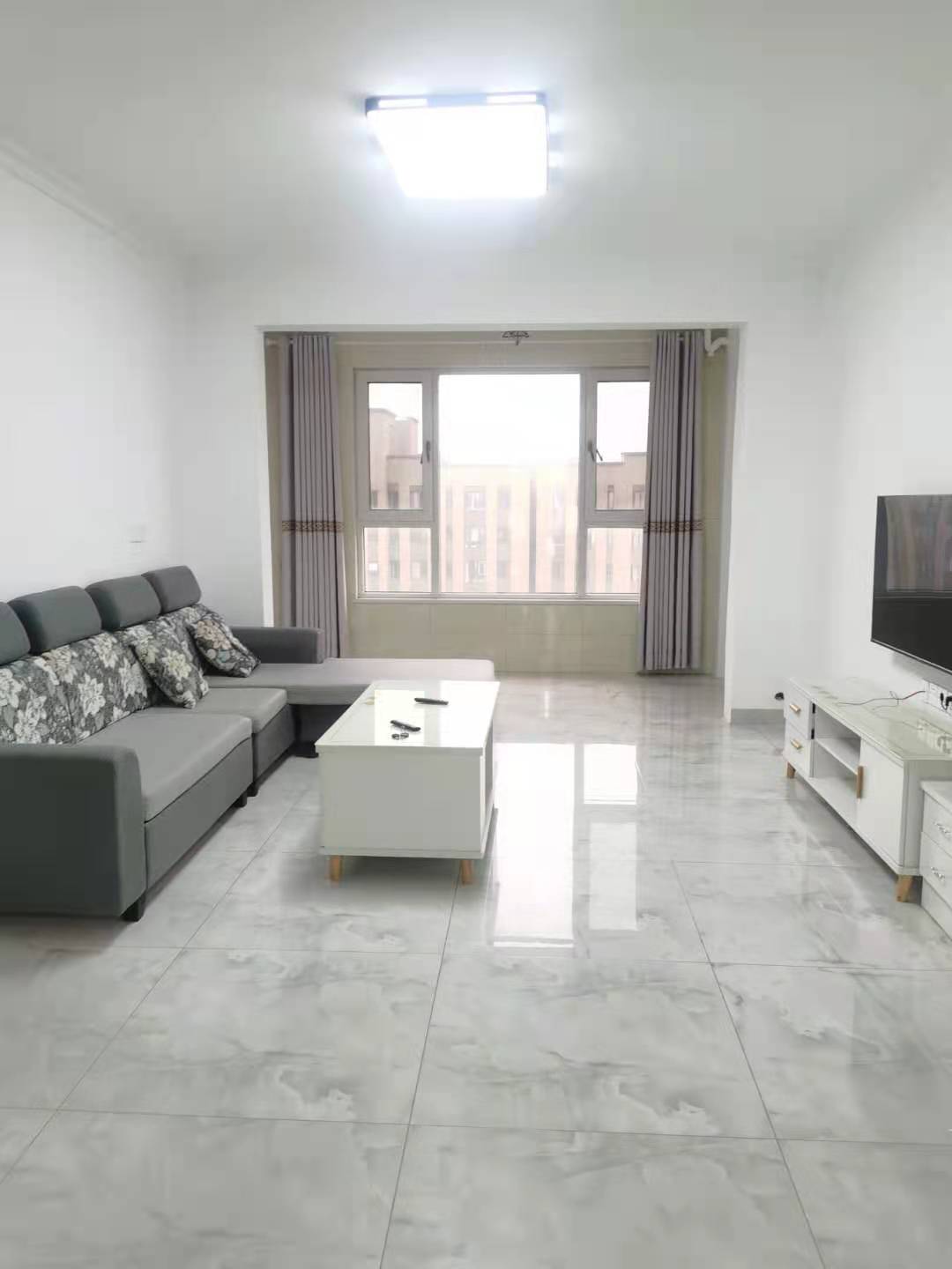 金地三千府(金地湖山樾、金地自在城) 3室2厅1卫 2000.0元/月 金地三千府(金地湖山樾、金地自在城) 3室2厅1卫 2000.0元/月室内图